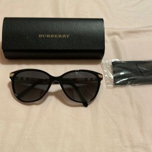 Burberry Polarized Sunglasses B4216 57mm